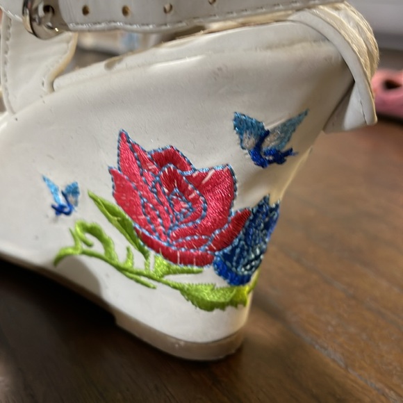 Wore once - Picture 3 of 3